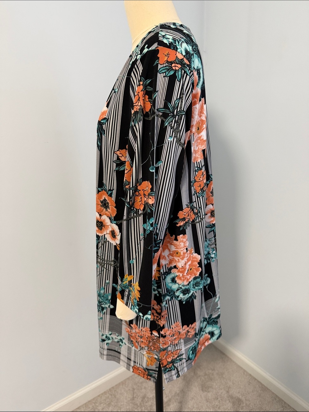 Chico's Black and Teal Floral Tunic Size 2(L) - Picture 11 of 15